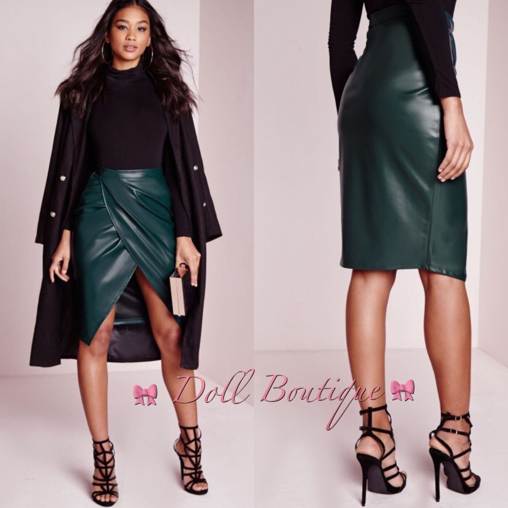 🎀 PU Slit High-waist Skirt 🎀